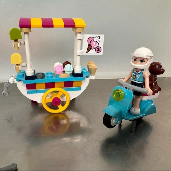 Two used Lego Friends sets. 41389 Ice Cream Cart & 41425 Olivia’s Flower Garden - Picture 9 of 11